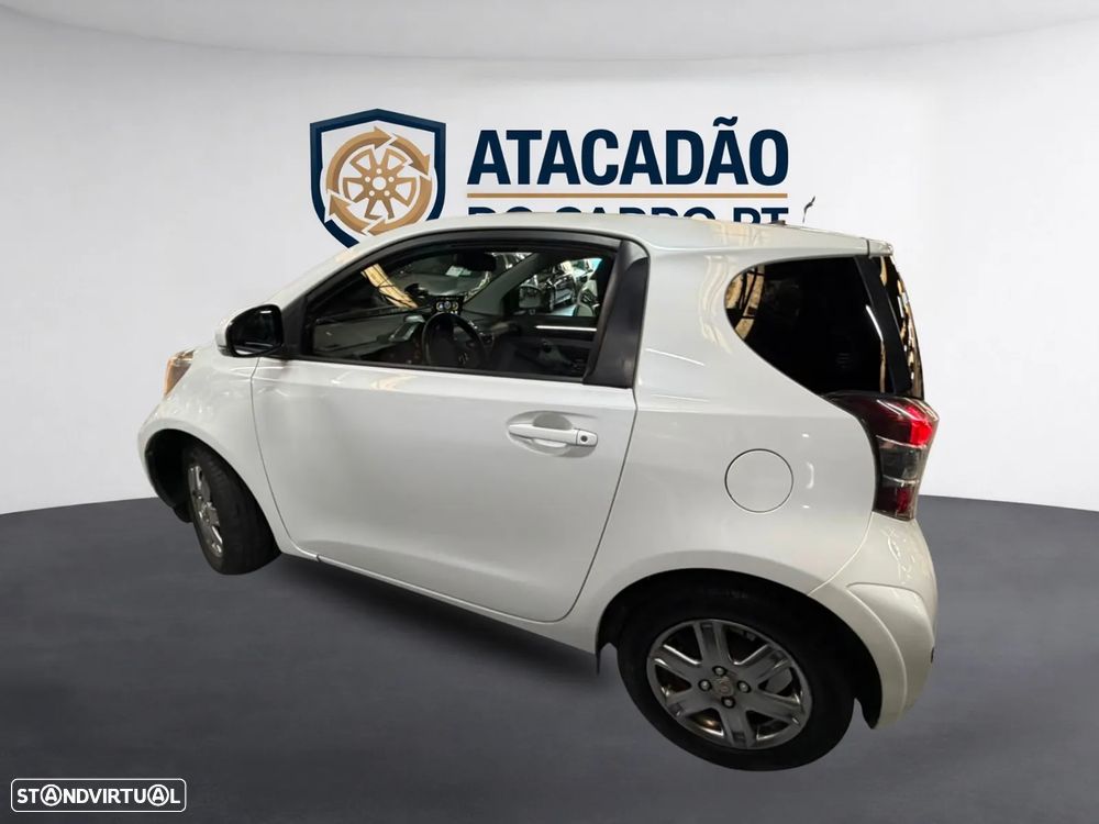 Toyota iQ - 6