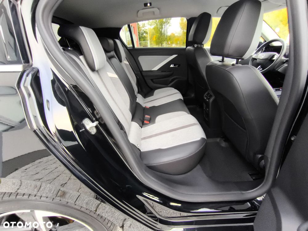 Opel Astra 1.2 T Elegance S&S - 18