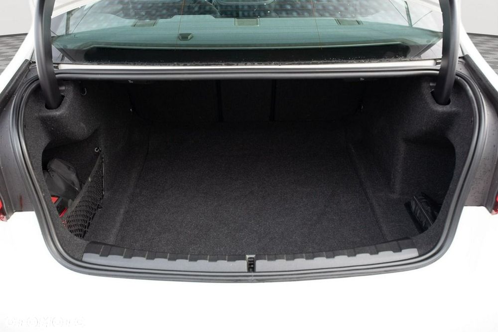 BMW Seria 3 318i M Sport - 25