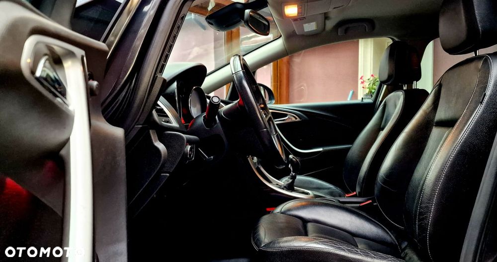 Opel Astra 1.6 T Cosmo - 12