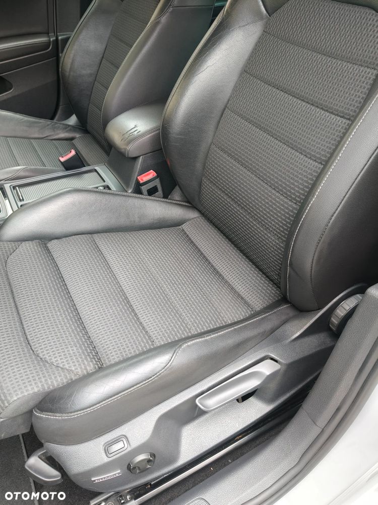 Volkswagen Golf 2.0 BlueTDI 4Motion Highline - 24
