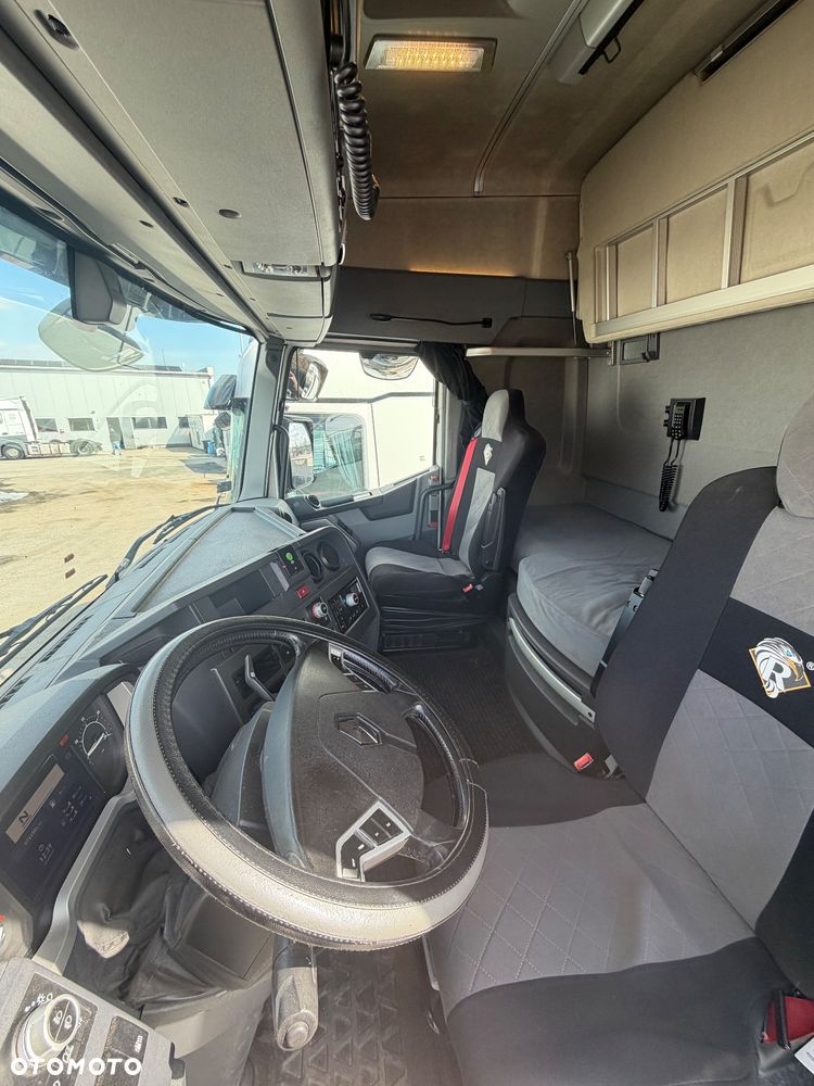 Renault Gama T High - 5