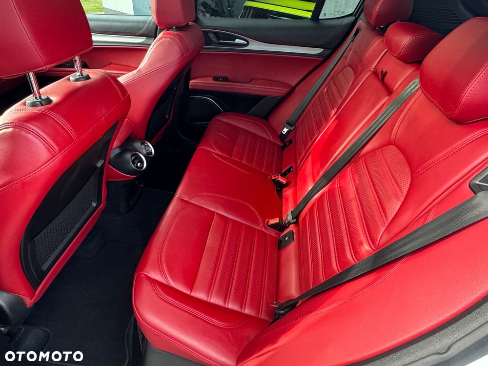 Alfa Romeo Stelvio - 29