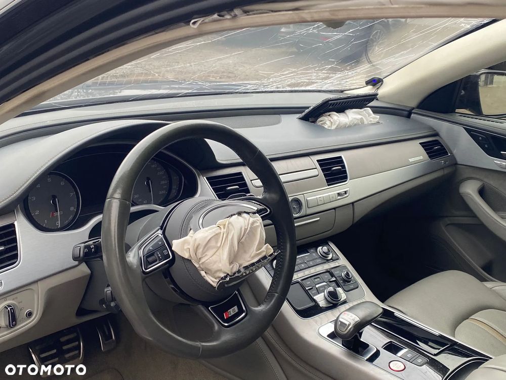 Audi S8 Plus - 13
