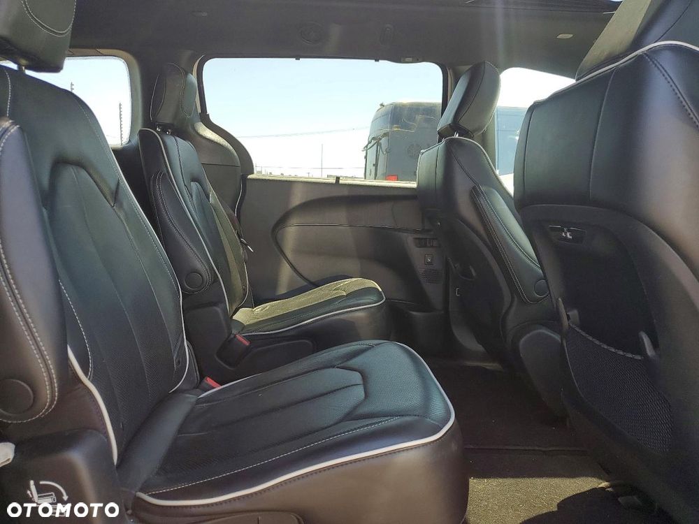 Chrysler Pacifica - 7