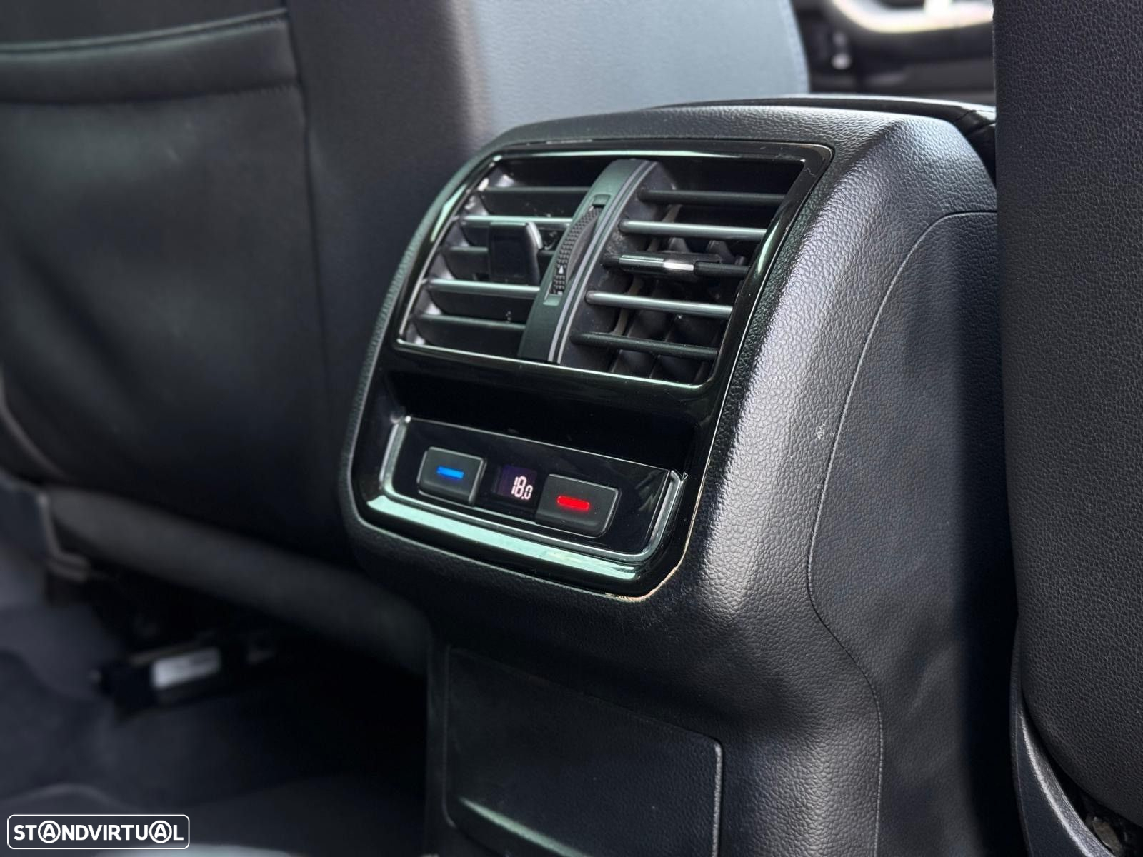 VW Passat Variant 2.0 TDi Highline - 14