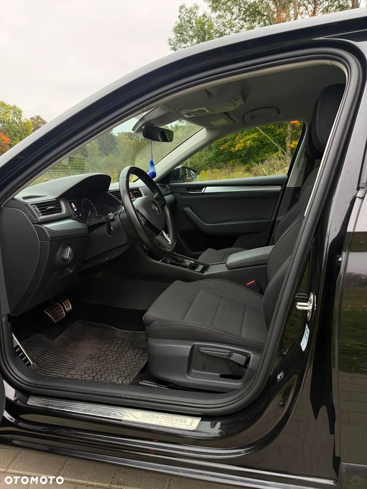 Skoda Superb 2.0 TDI Sportline DSG - 9