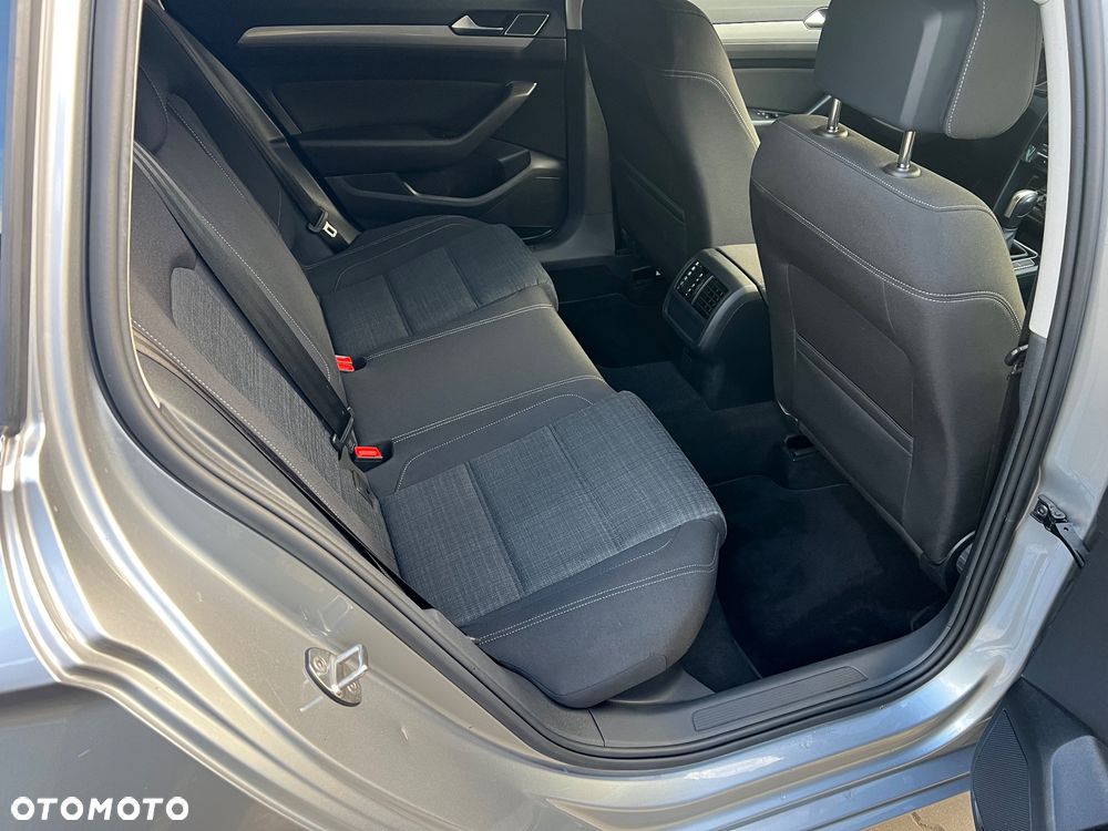 Volkswagen Passat 2.0 TDI EVO Business DSG - 22