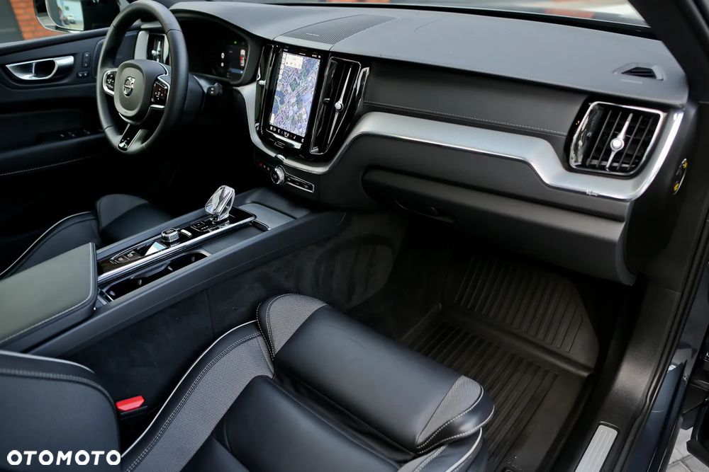 Volvo XC 60 B4 D AWD Ultimate Dark - 21