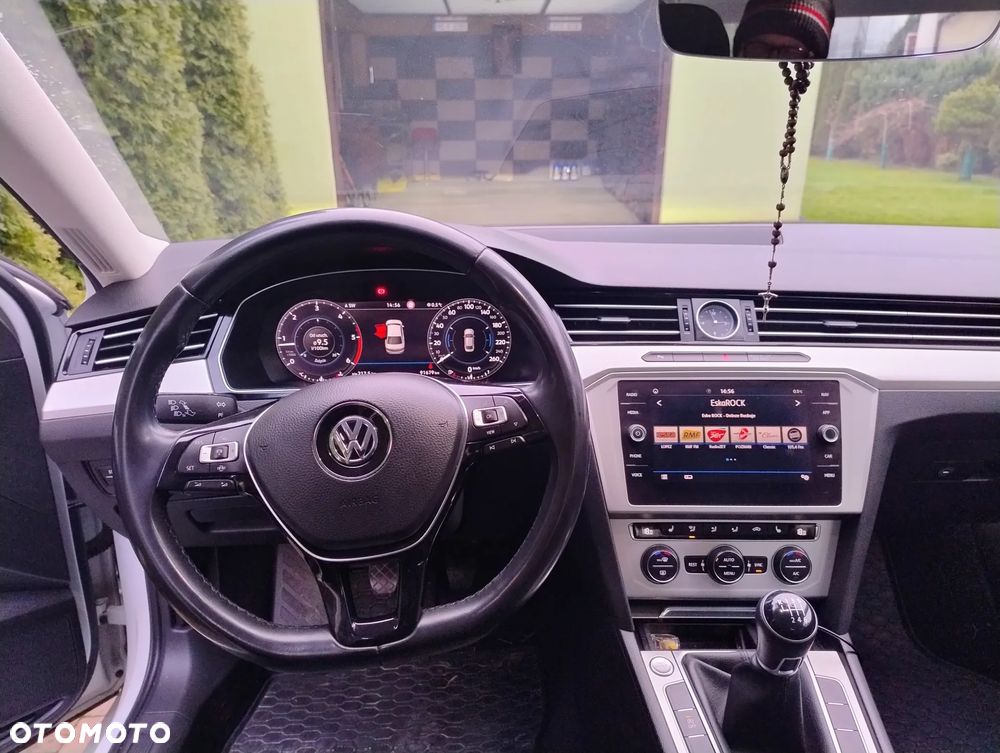 Volkswagen Passat - 15
