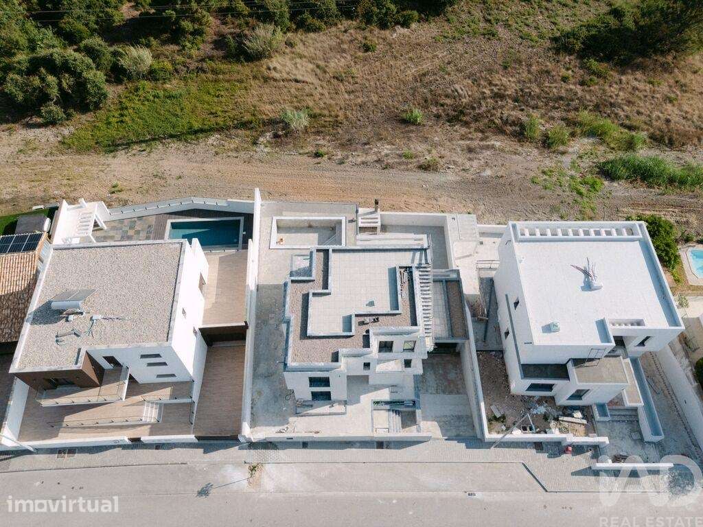 Casa / Villa T4 em Atouguia da Baleia de 300,00 m2 - Grande imagem: 2/15