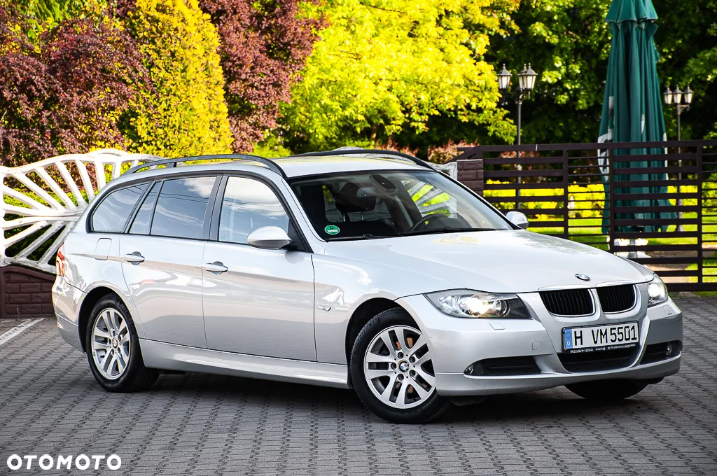 BMW Seria 3 318i Touring - 12