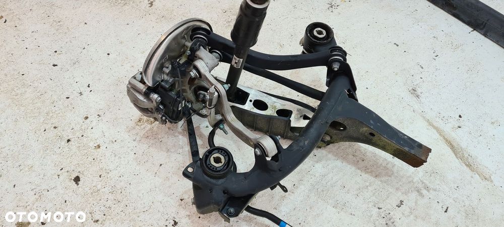 audi a4 a5 8w zawieszenie prawe zwrotnica piasta - 1