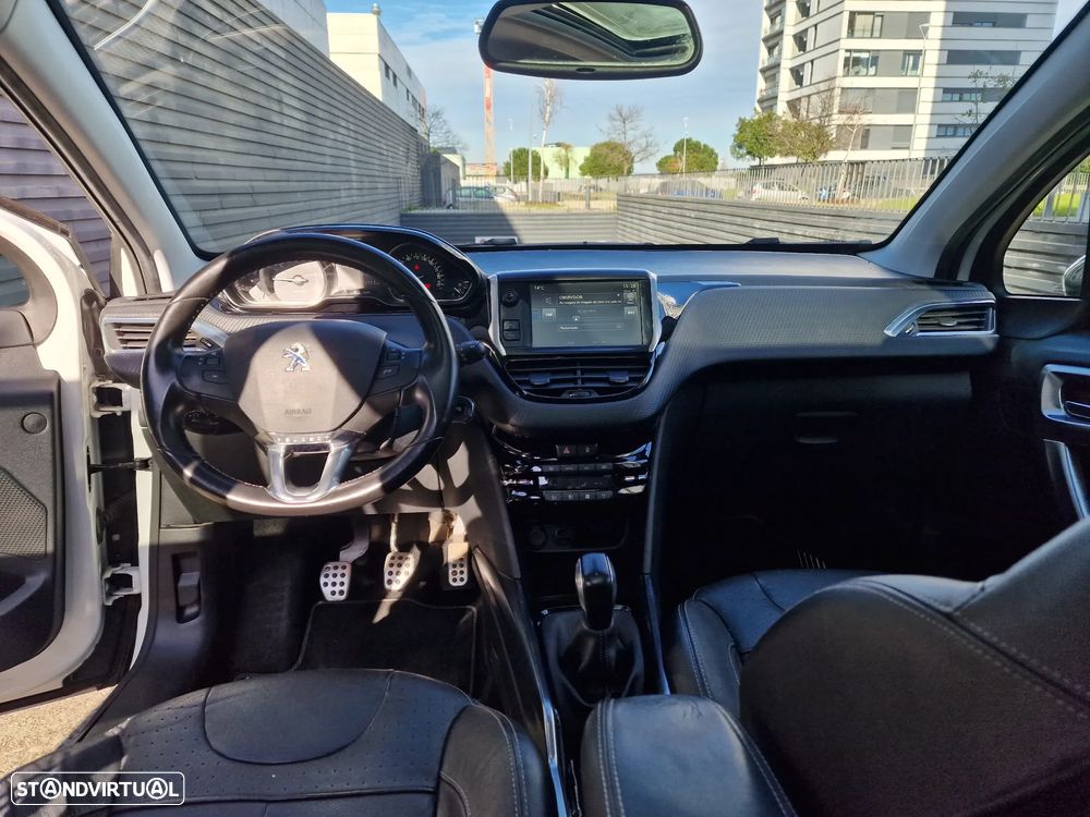 Peugeot 2008 1.2 PureTech Allure - 15