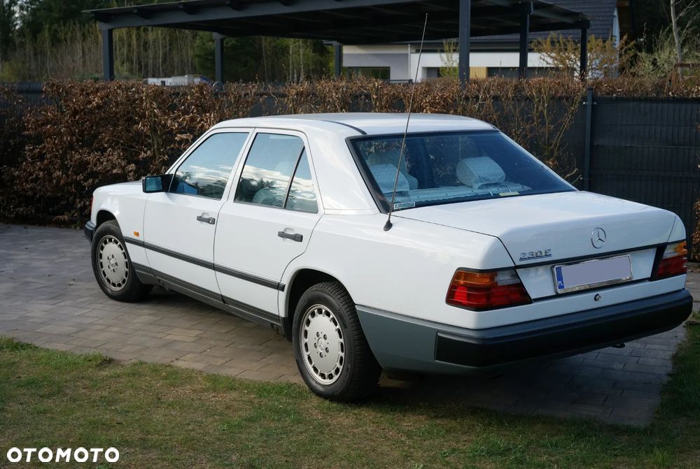 Mercedes-Benz W124 (1984-1993) - 13