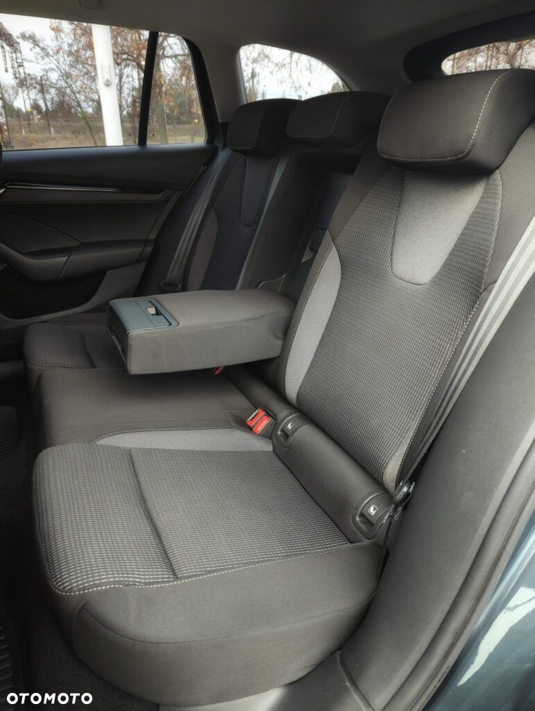Skoda Octavia 2.0 TDI Ambition DSG - 9