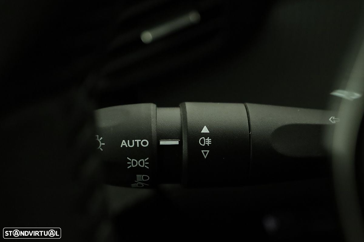 Peugeot 2008 1.2 PureTech Allure - 17