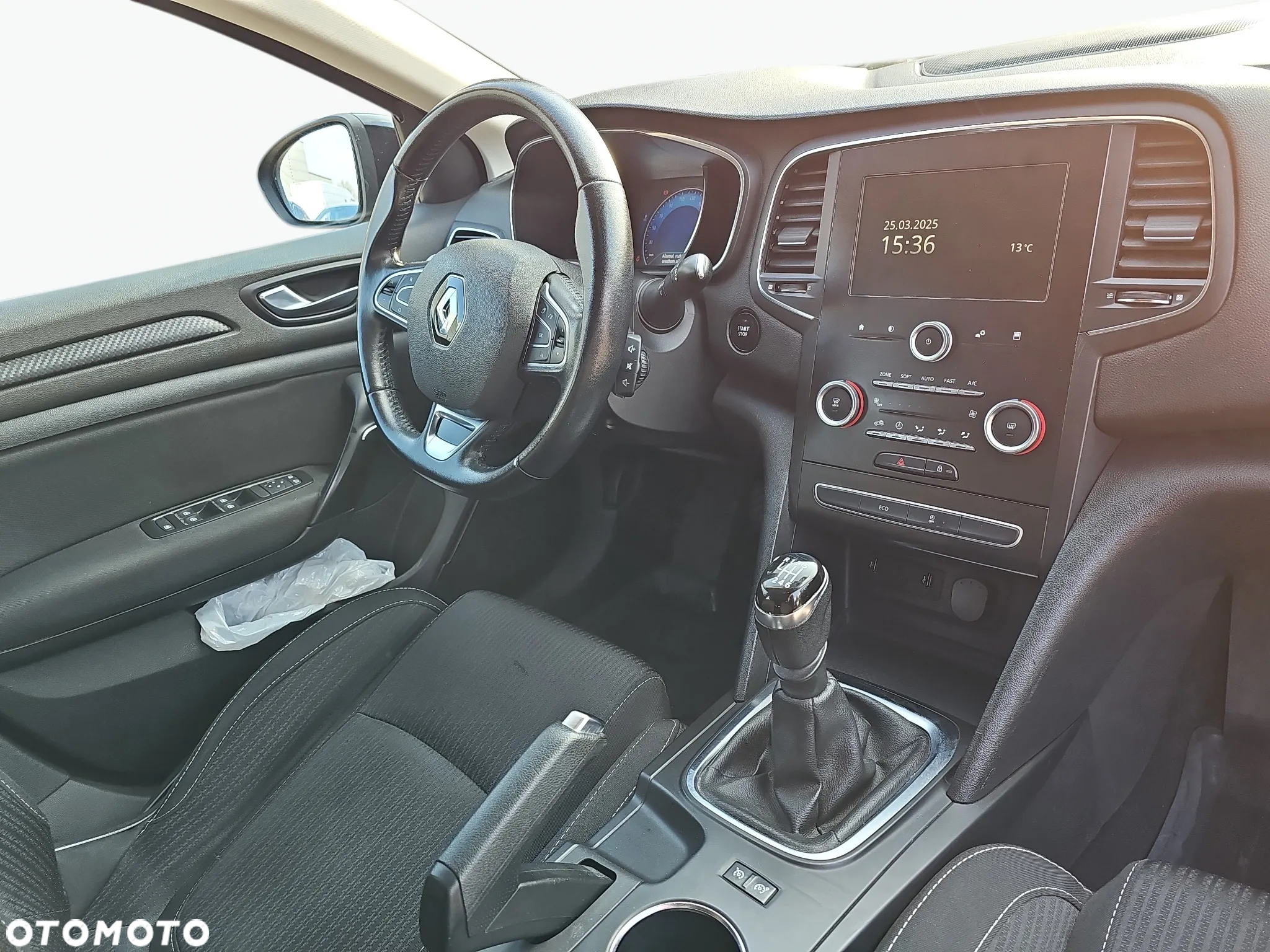 Renault Megane 1.2 Energy TCe Limited - 17