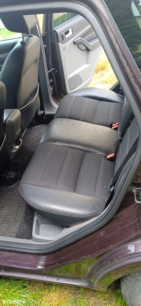 Ford Focus 1.8 FF Ghia - 14