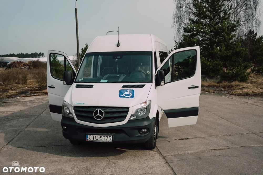 Mercedes-Benz 519 - 25