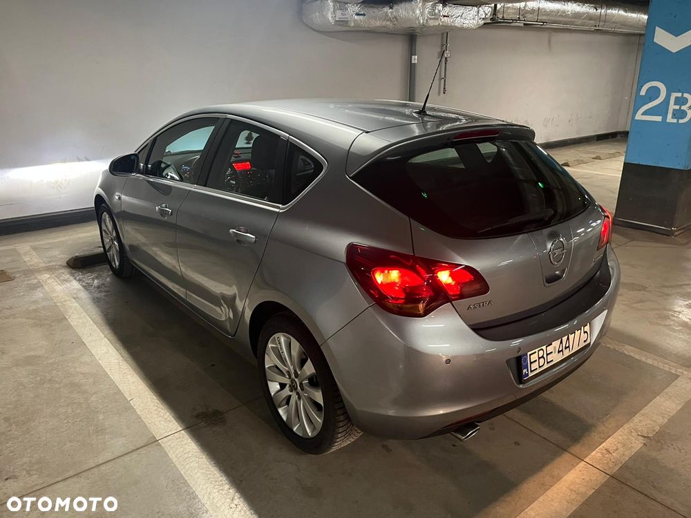 Opel Astra 1.4 T Executive - 3