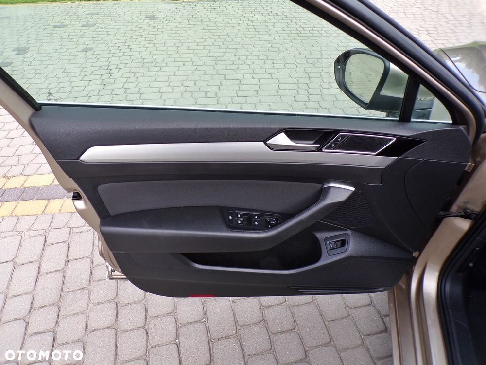 Volkswagen Passat 1.6 TDI (BlueMotion Technology) Comfortline - 17