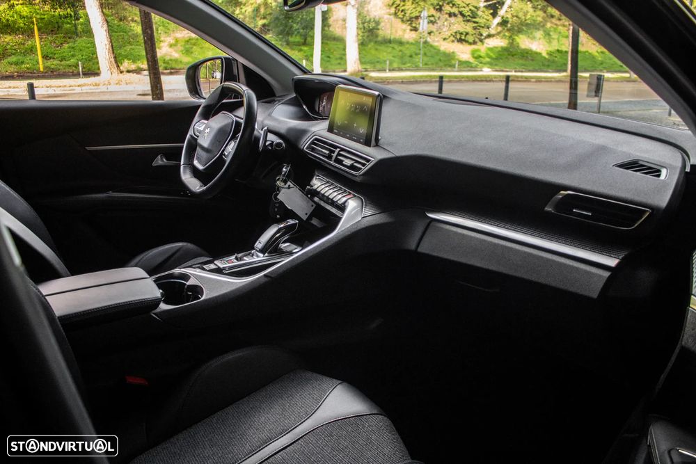 Peugeot 3008 1.2 PureTech Allure Pack EAT8 - 26