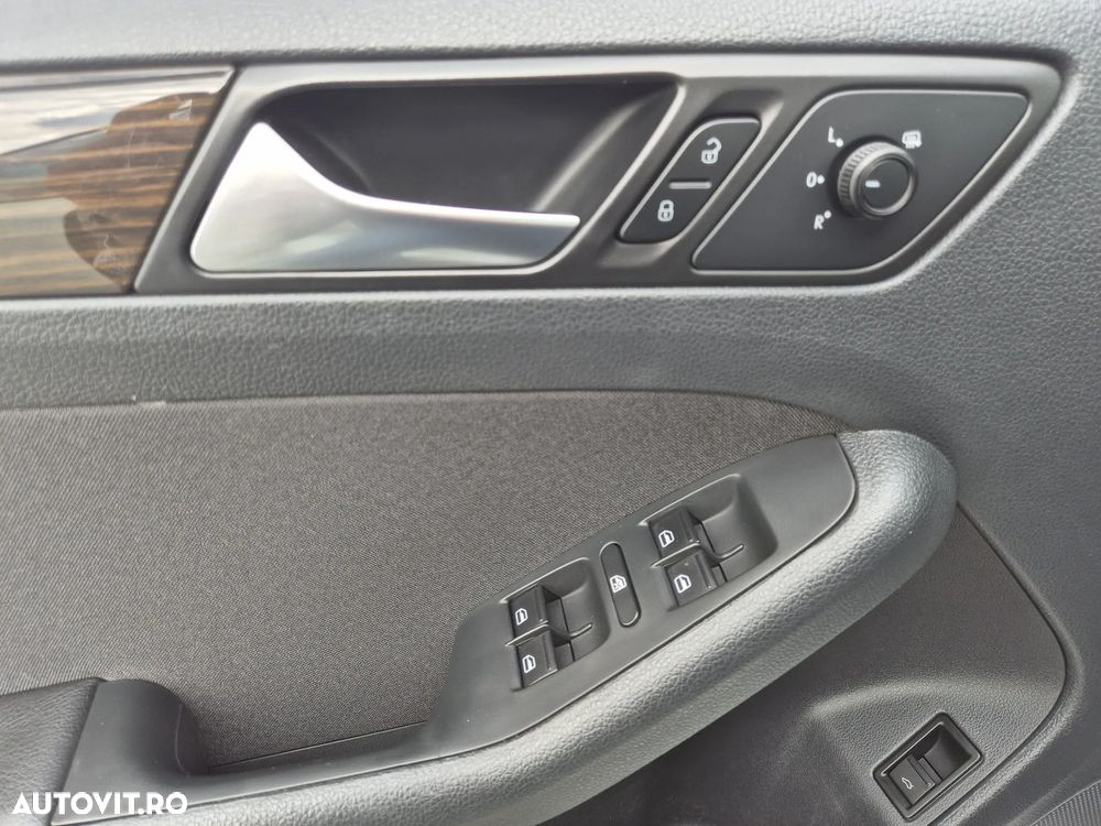 Volkswagen Jetta 2.0 TDI Comfortline - 11