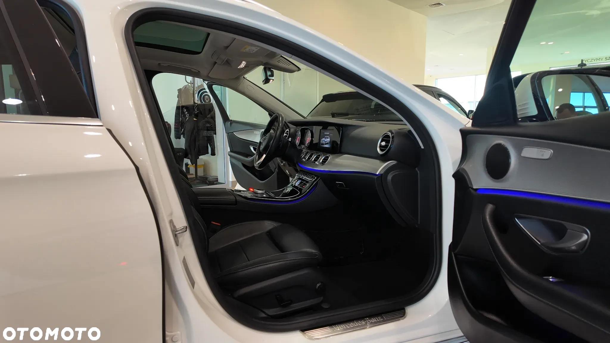 Mercedes-Benz Klasa E 220 d 4Matic T 9G-TRONIC Exclusive - 34