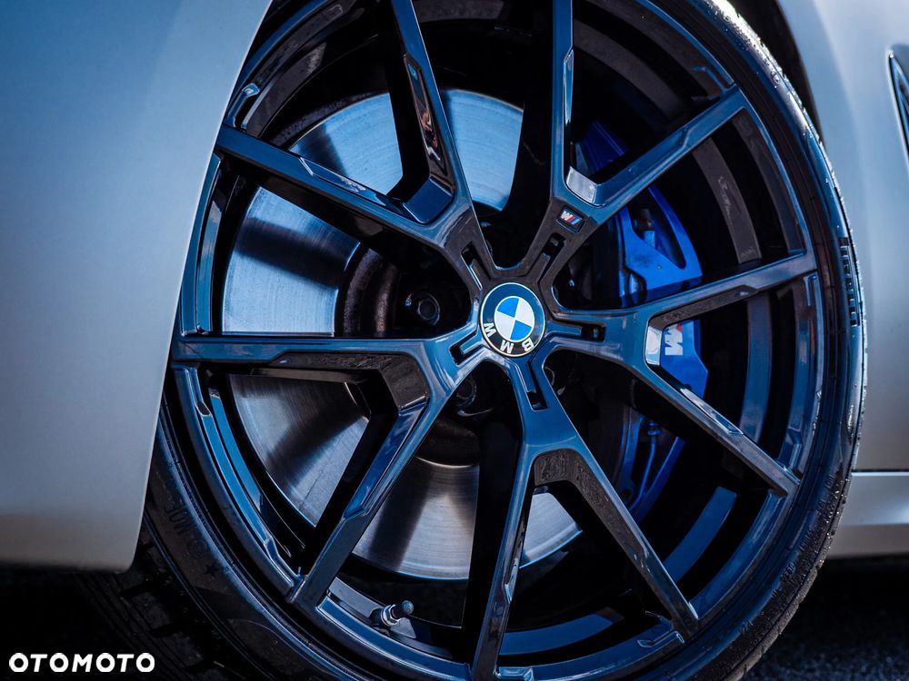BMW Seria 8 - 18
