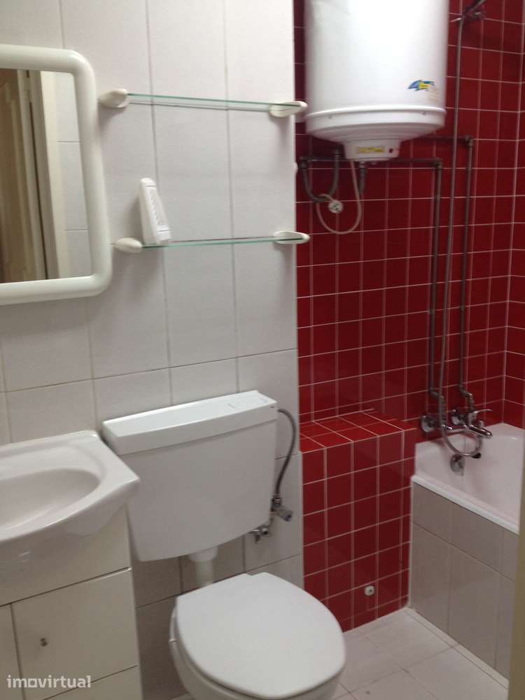Arrenda-se apartamento T1 na Rua da Constituiçao - Grande imagem: 3/15