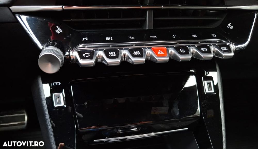 Peugeot 2008 1.5 BlueHDI 130 S&S EAT8 GT - 32