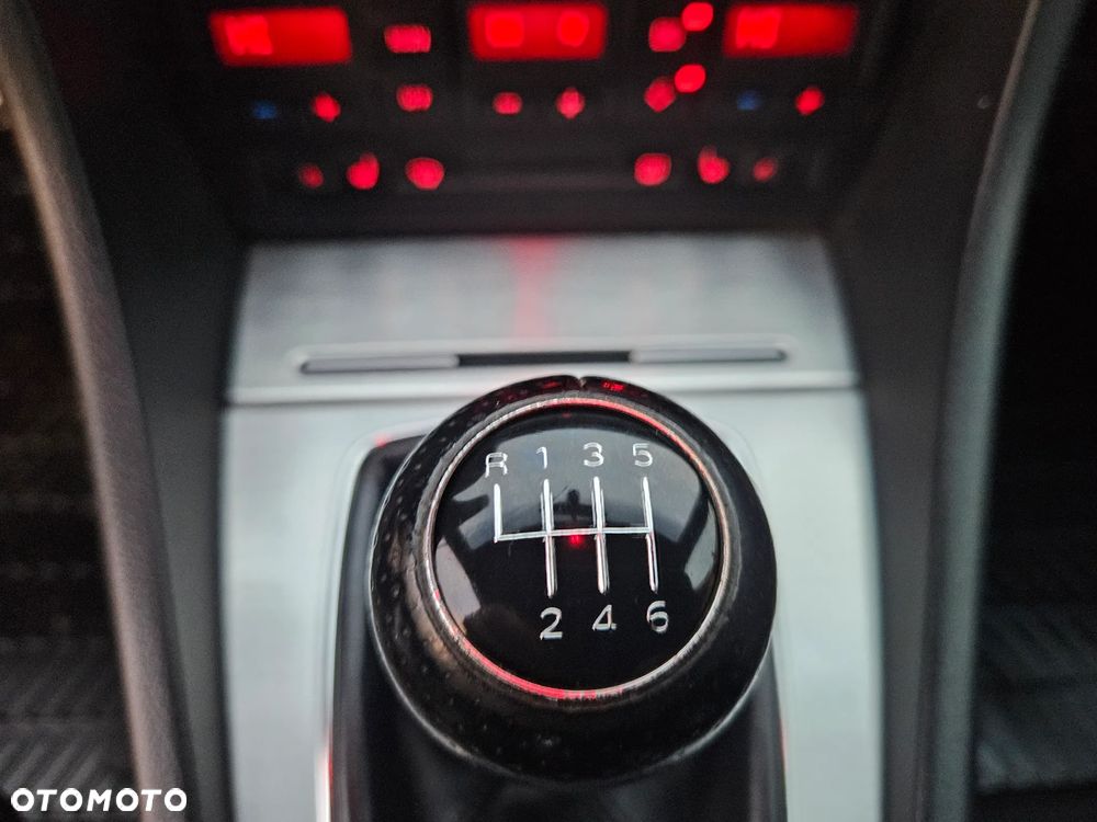 Audi A4 Limousine 2.0 TDI DPF S line Sportpaket (plus) - 29