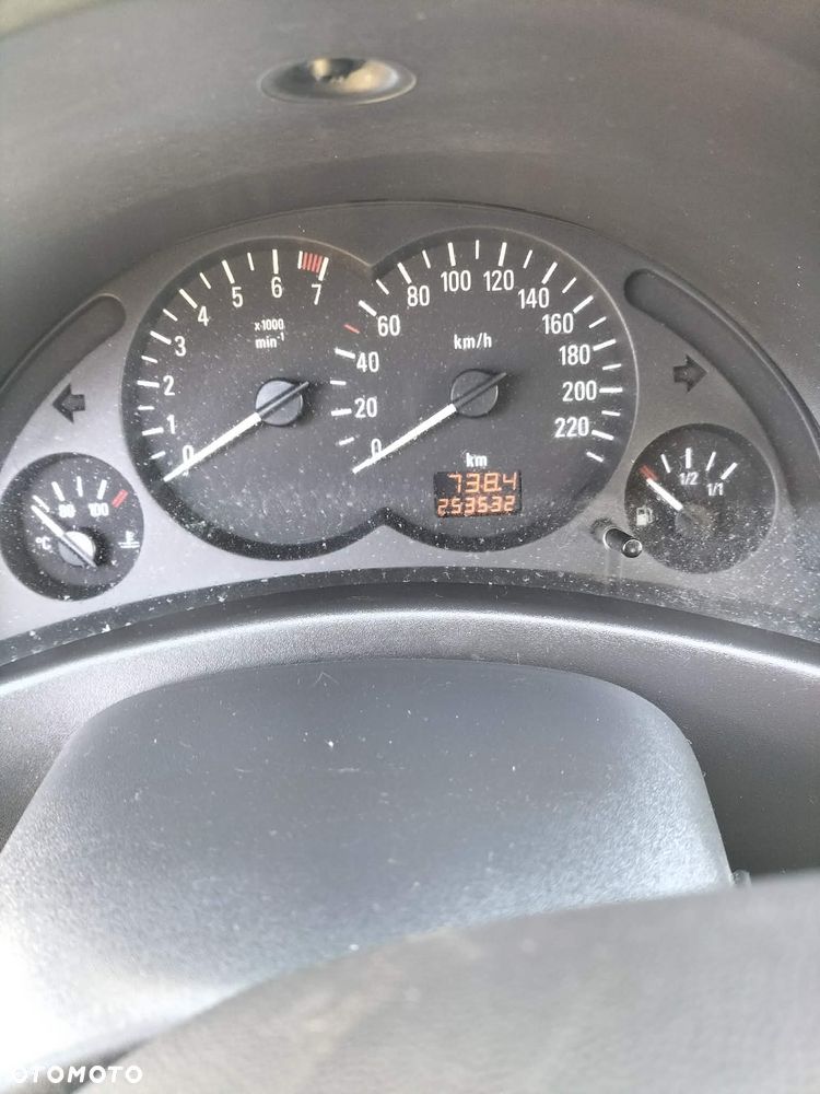 Opel Corsa 1.0 12V Cosmo - 4