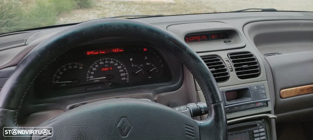 Renault Laguna 3.0 i V6 Baccara - 3