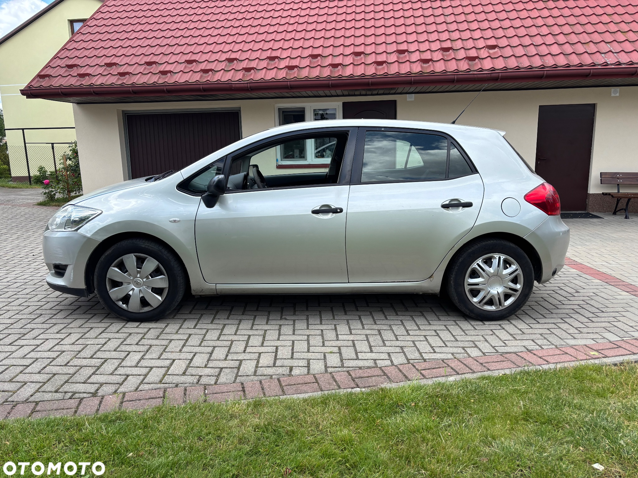 Toyota Auris 1.6 VVT-i Terra - 8