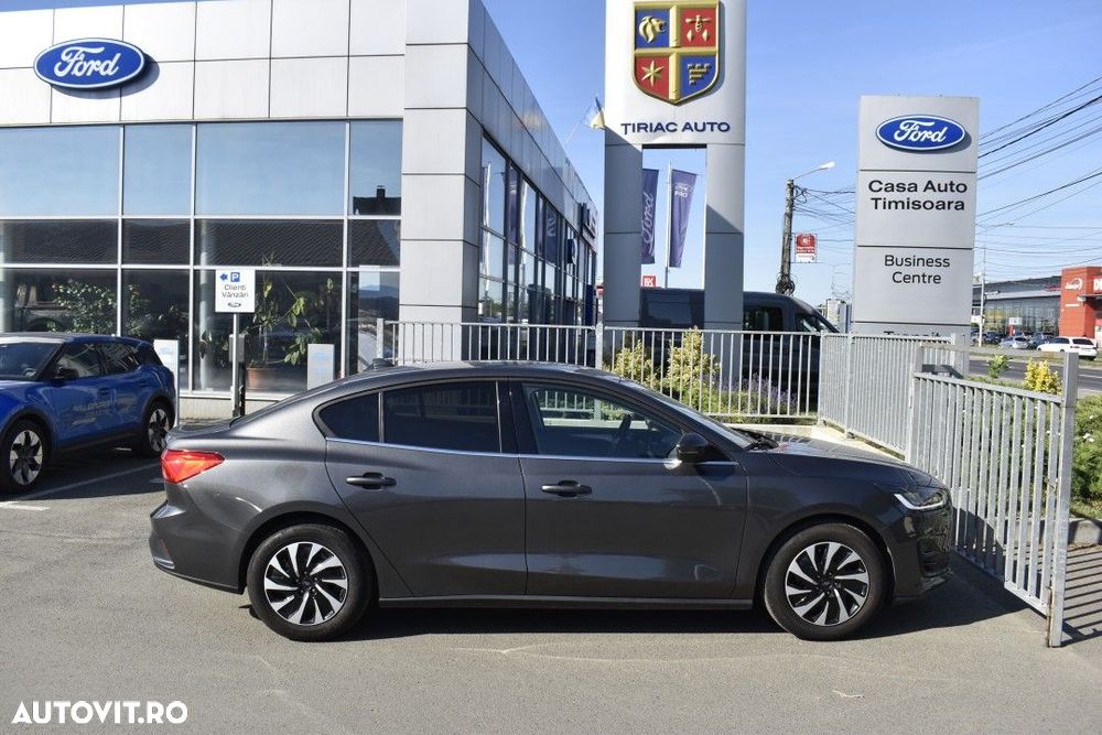 FORD Focus 2023 — imagine 9