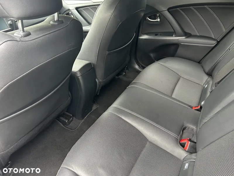 Toyota Avensis - 2