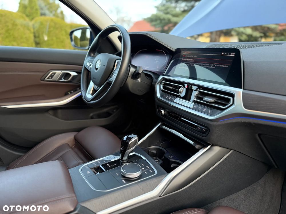 BMW Seria 3 320d xDrive Luxury Line sport - 30