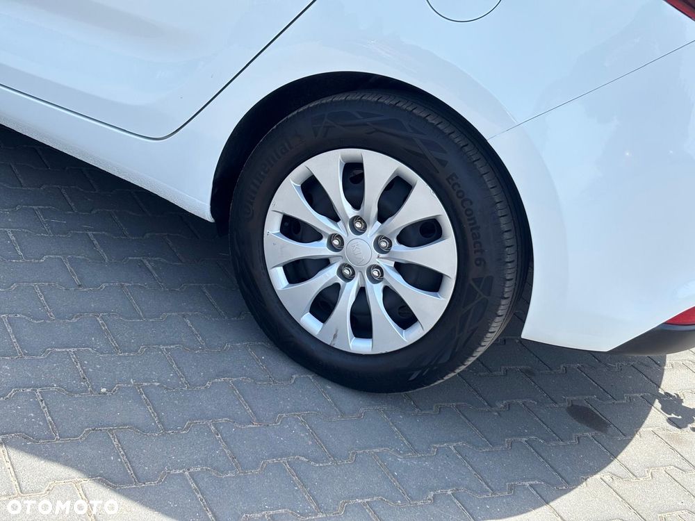 Kia Carens 1.7 CRDi M 7os EU6 - 10