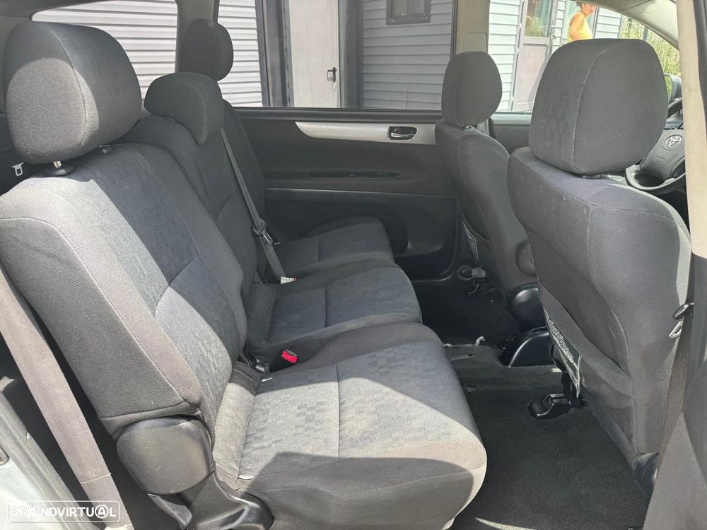 Toyota Avensis Verso 2.0 D-4D - 10