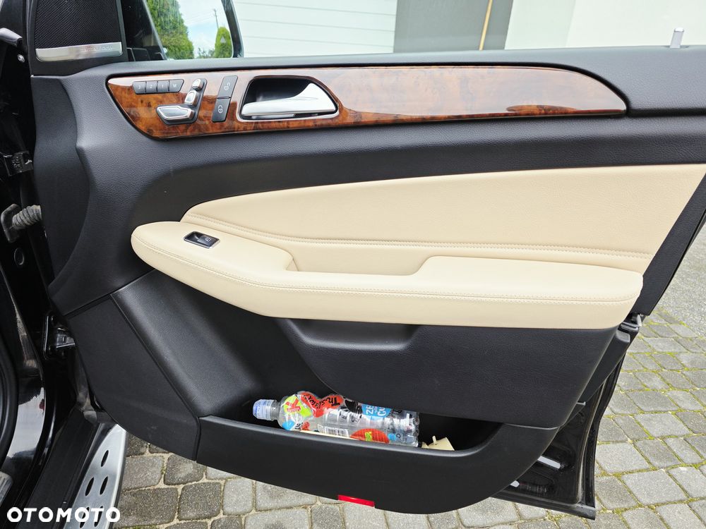 Mercedes-Benz GLS - 31