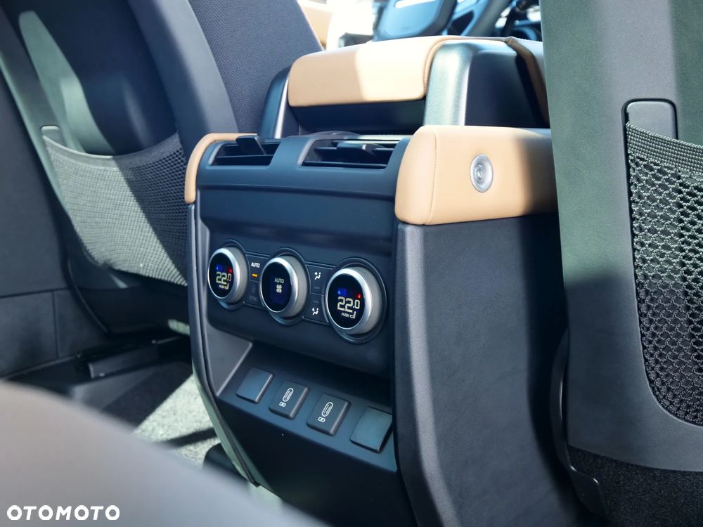 Land Rover Defender - 22