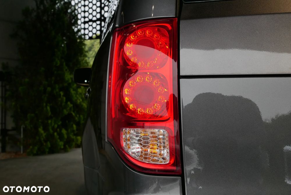 Dodge Grand Caravan - 36