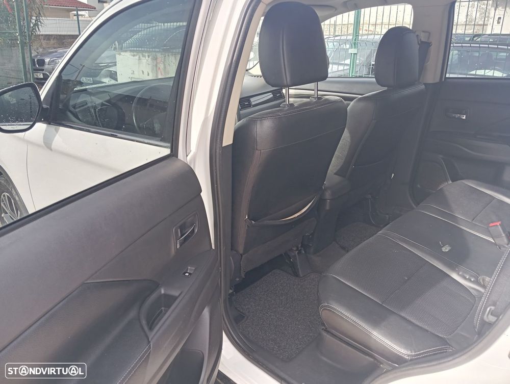 Mitsubishi Outlander 2.2 DI-D Intense - 17
