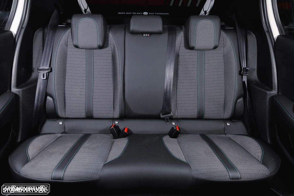 Peugeot e-208 GT Pack - 6
