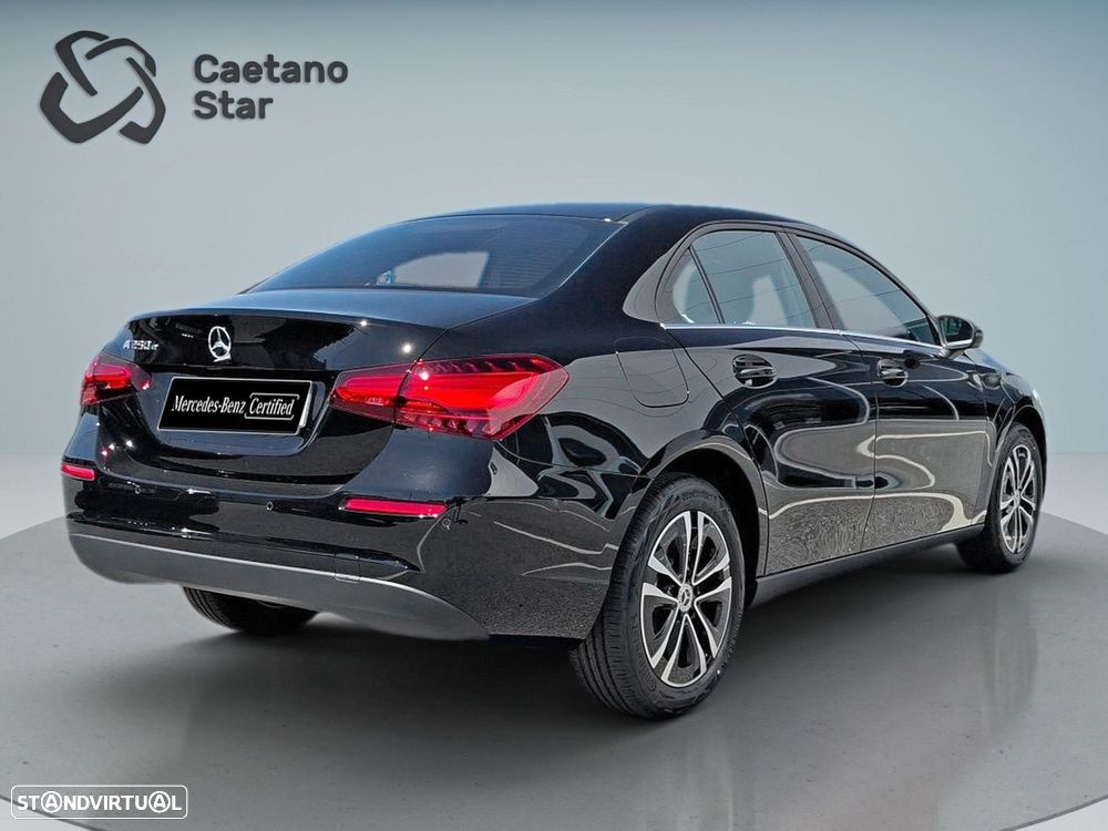 Mercedes-Benz a-250-limousine e - 8