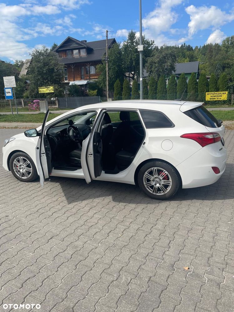 Hyundai i30 blue Kombi 1.6 CRDi Classic Navigation - 28