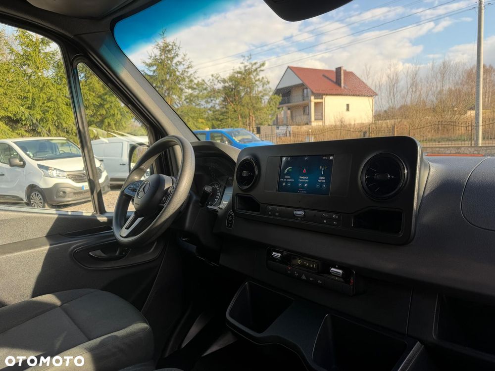 Mercedes-Benz Sprinter - 24
