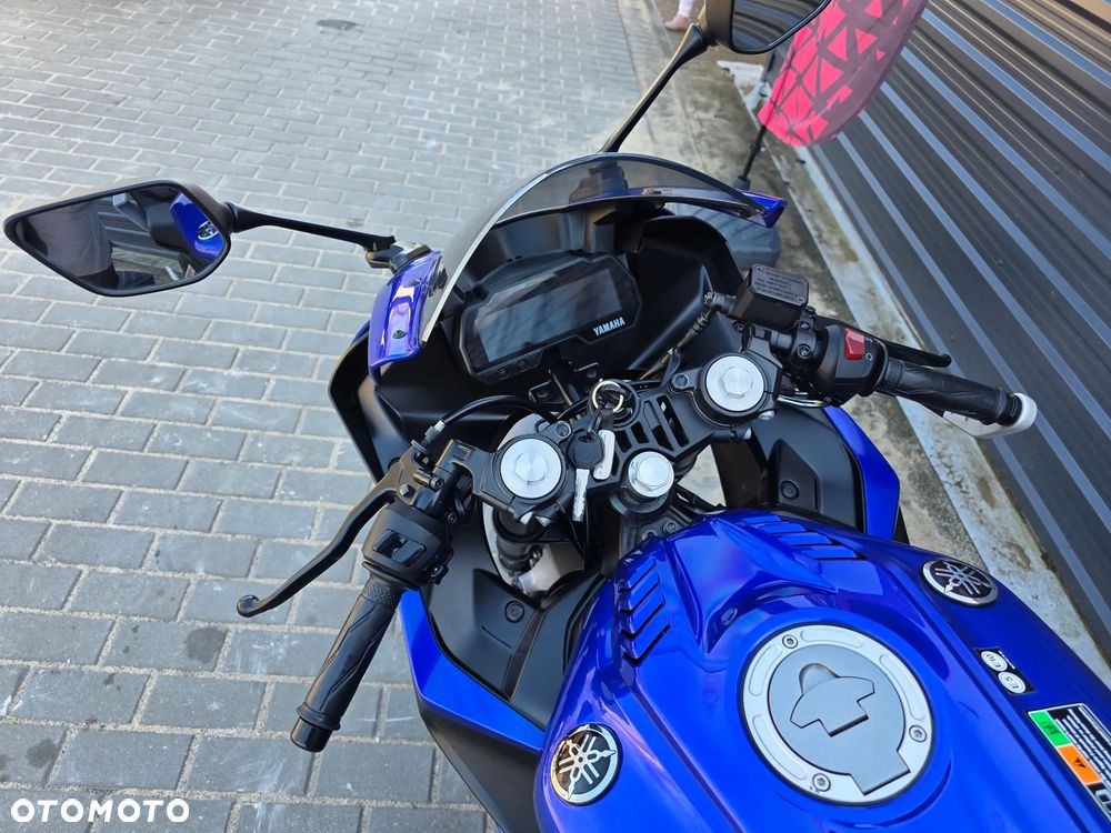 Yamaha YZF - 28